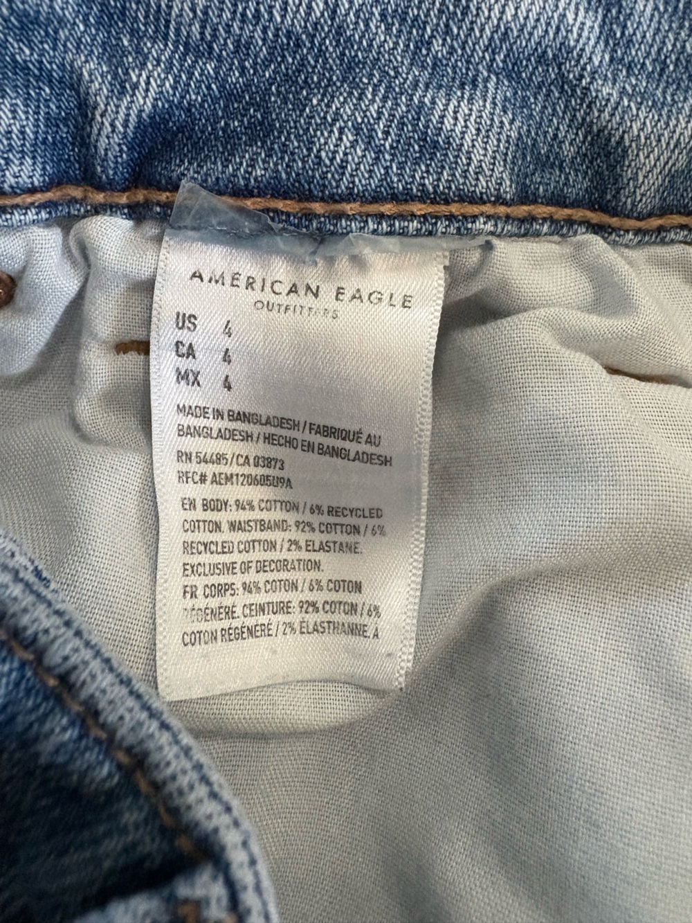 American Eagle Baggy Mom Shorts Light Wash Distressed Frayed Hem Size 4 - Picture 6 of 7